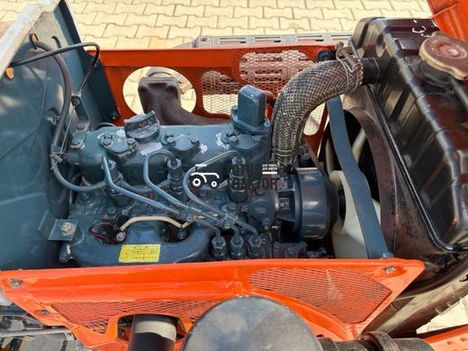 Kubota B-7001