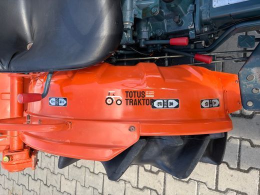Kubota B-7001
