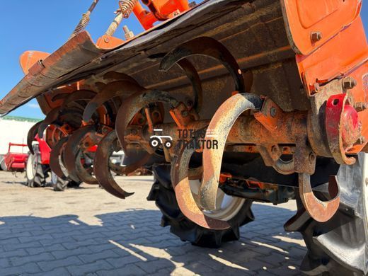 Kubota B-1702