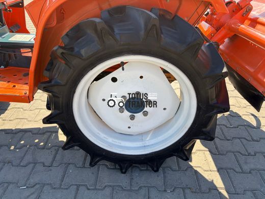 Kubota B-1702