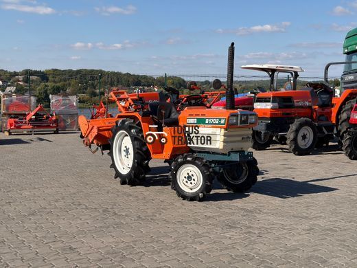 Kubota B-1702
