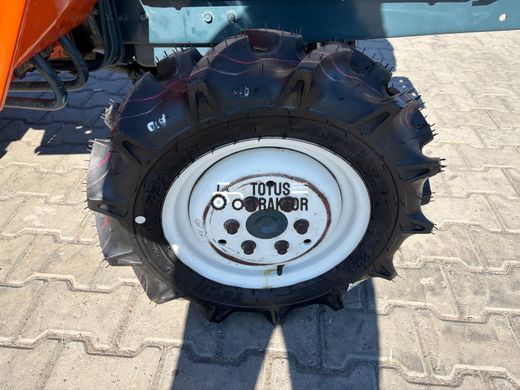 Kubota B-1702