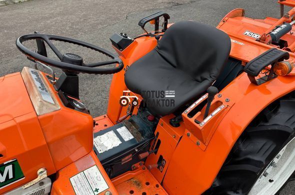 Kubota B-1702