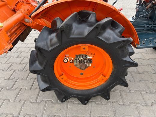 Kubota B7001
