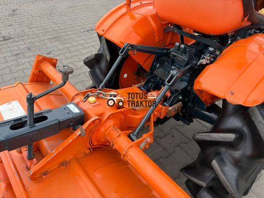 Kubota B7001