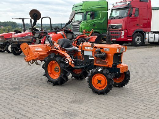 Kubota B7001