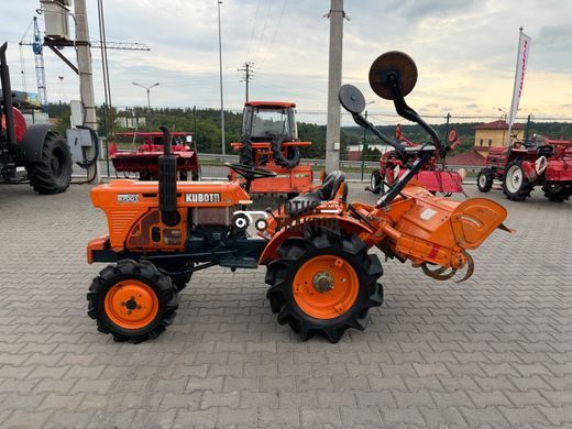 Kubota B7001