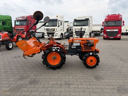 Kubota B7001