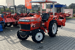 Огляд японського мінітрактора Kubota L1-215