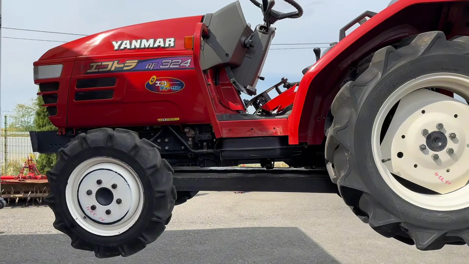 Японський мінітрактор Yanmar з нової партії в Рівному